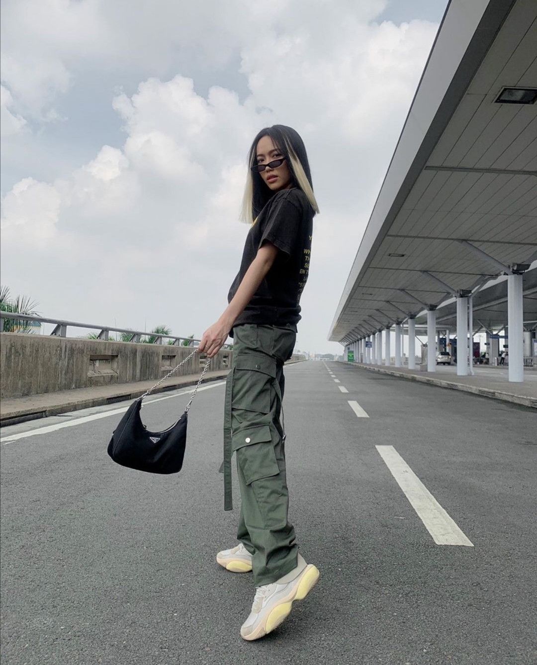 Linh Ngọc Đàm, Chi Pu, Diệu Nhi mix đồ với sneaker, “không có chất nhất, chỉ có chất hơn“ ảnh 3