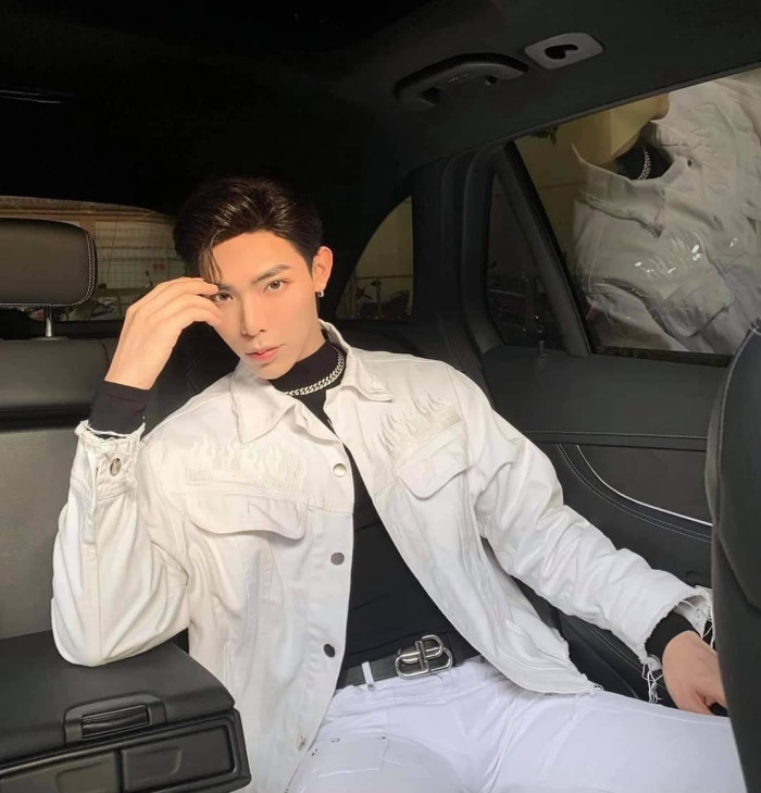 Mỹ nam tuổi Sửu: Ngắm gu thời trang phi giới tính cực ấn tượng của "hoàng tử ballad" Erik ảnh 3