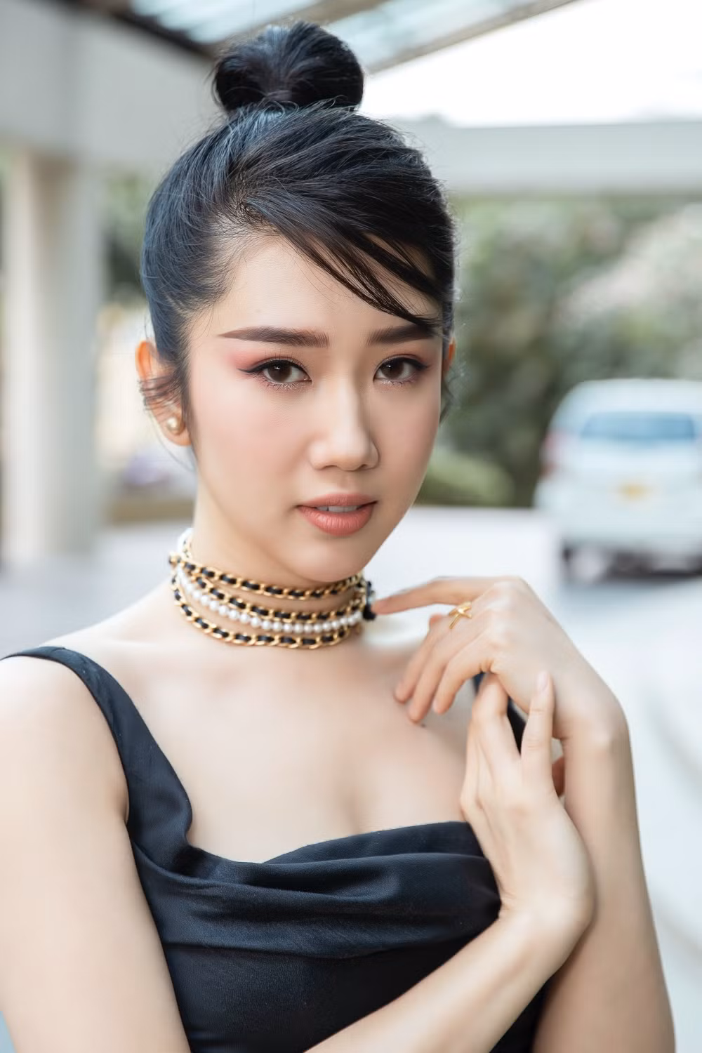 Đọ dáng trên thảm đỏ: Thúy Ngân xinh đẹp gợi cảm, Nhã Phương kín cổng cao tường ảnh 6