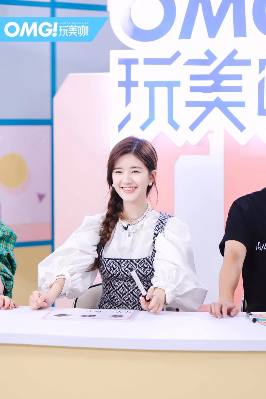 Triệu Lộ Tư đụng hàng Jisoo BLACKPINK, Park Min Young nhưng vẫn ghi điểm nhờ chi tiết này ảnh 7