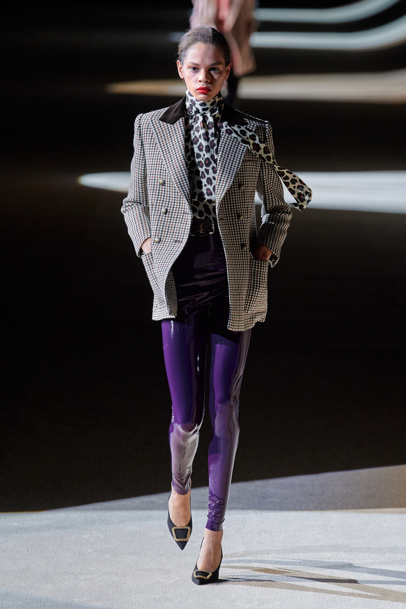 Mặc quần tất lưới cho Rosé trên ELLE Mỹ, stylist của BLACKPINK bị chê thiếu tinh tế ảnh 4