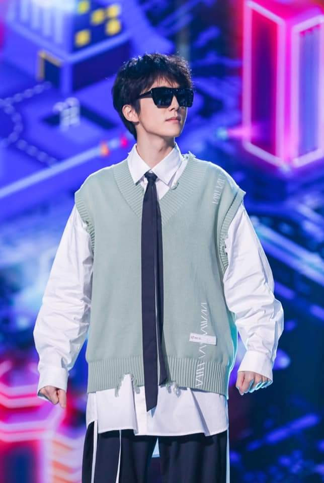 Ngoài đời Trương Tân Thành (Lấy Danh Nghĩa Người Nhà) cũng thích style “cưa sừng làm nghé“ ảnh 7