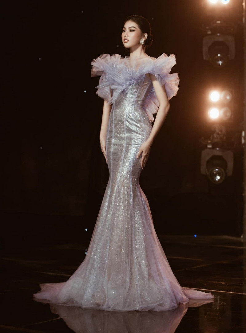 Á hậu Phương Anh, Ngọc Thảo cùng dàn mỹ nhân khoe sắc lộng lẫy trong show diễn chào 2021 ảnh 4