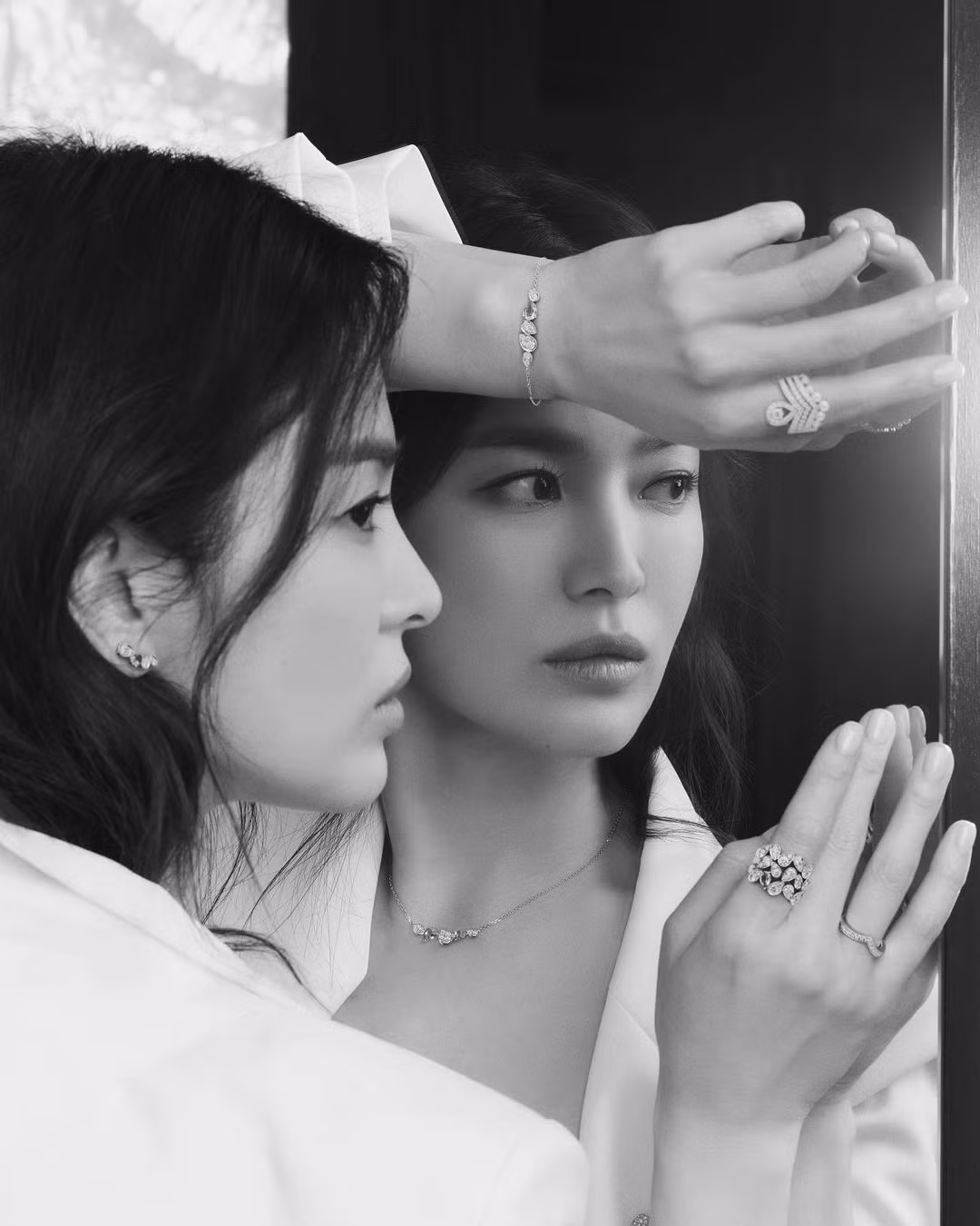 Song Hye Kyo lâu rồi mới chụp ảnh khoe vai trần, đẹp ngút ngàn khiến netizen “dậy sóng“ ảnh 3