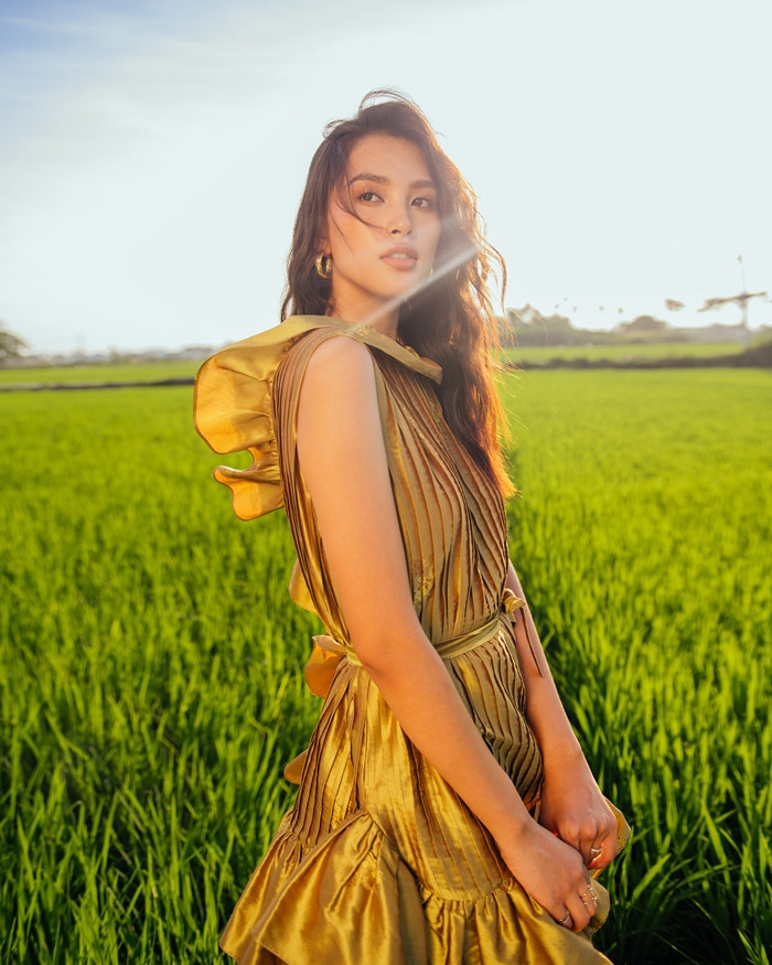 Hoa hậu Tiểu Vy khoe nhan sắc rực rỡ trong bộ ảnh mới chụp tại quê nhà Hội An ảnh 4