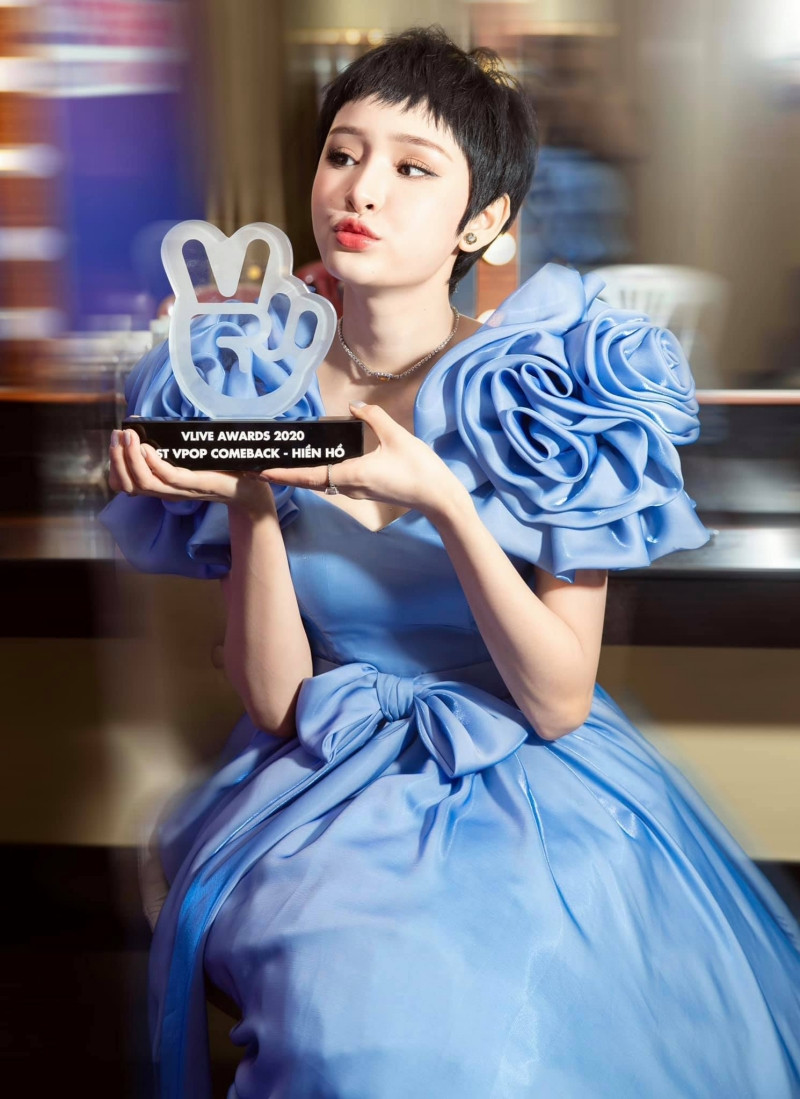 Mỹ nhân tuổi Sửu: Học cách mix đồ bình dân với hàng hiệu cao tay như “búp bê” Hiền Hồ ảnh 10