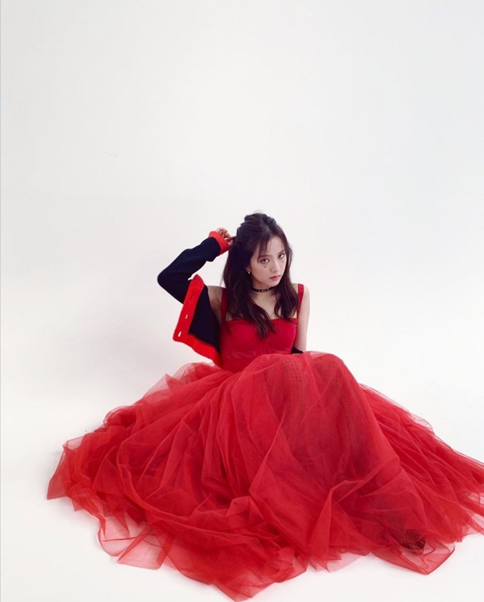 8 lần “đụng hàng” bất phân thắng bại của Jisoo (BLACKPINK) với các nữ idol xinh đẹp khác ảnh 7