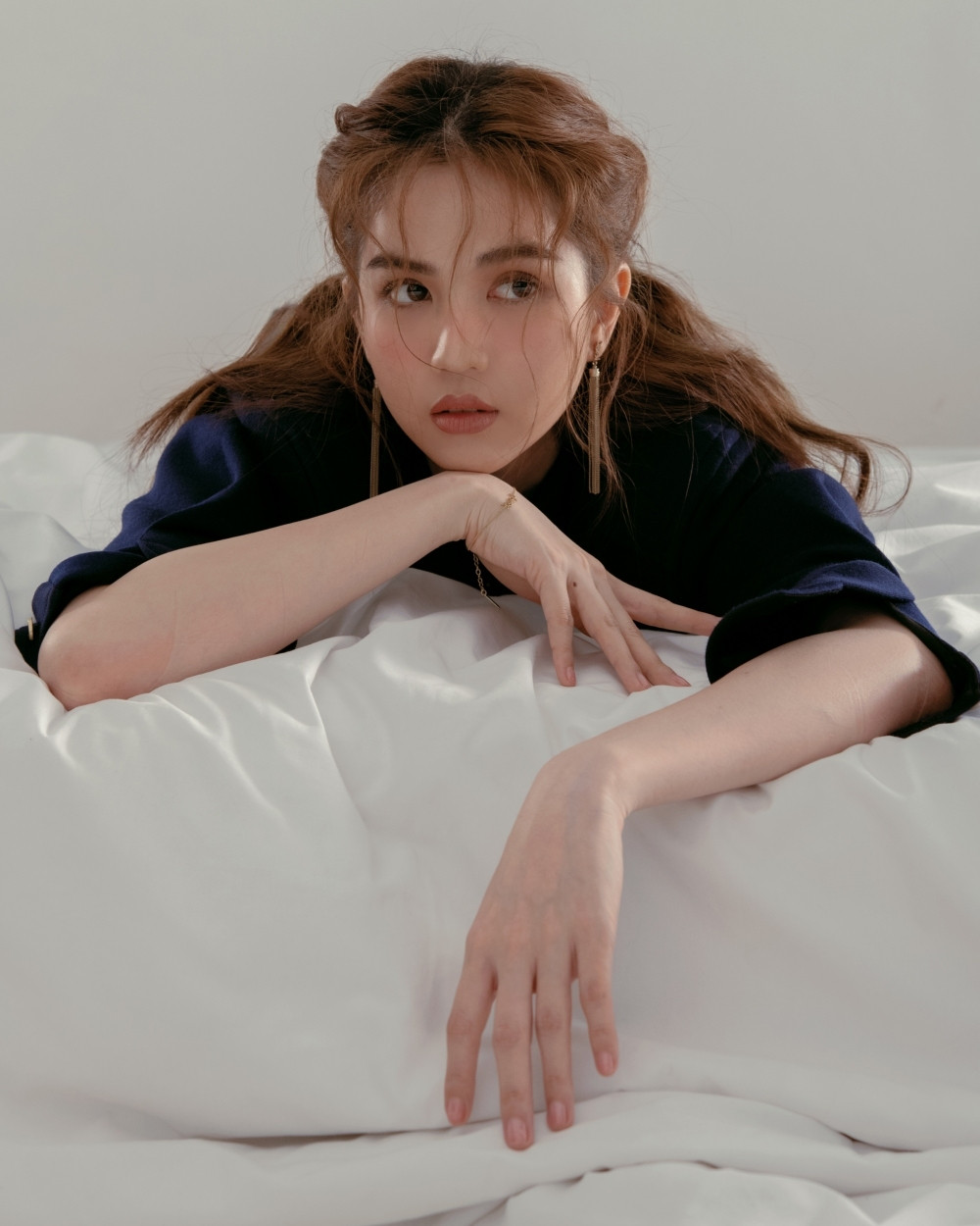 Ngọc Trinh mặc kín đáo vẫn xinh đẹp, visual không hề kém cạnh khi bắt chước Song Hye Kyo ảnh 9