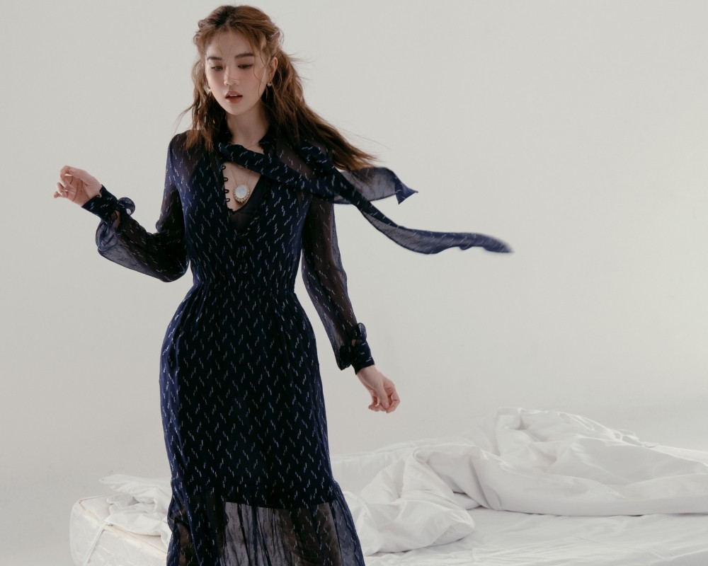 Ngọc Trinh mặc kín đáo vẫn xinh đẹp, visual không hề kém cạnh khi bắt chước Song Hye Kyo ảnh 6