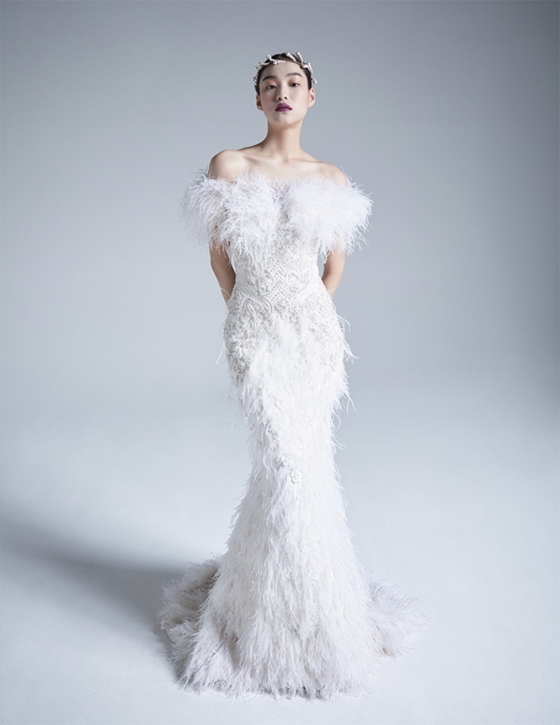 Stylist BLACKPINK gây sốc nặng vì cắt một chiếc váy cưới tuyệt đẹp thành áo quây cho Jisoo ảnh 2