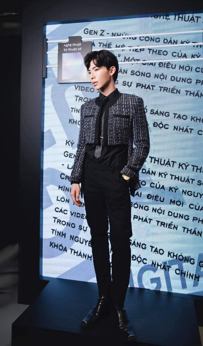 Mỹ nam tuổi Sửu: Ngắm gu thời trang phi giới tính cực ấn tượng của "hoàng tử ballad" Erik ảnh 4