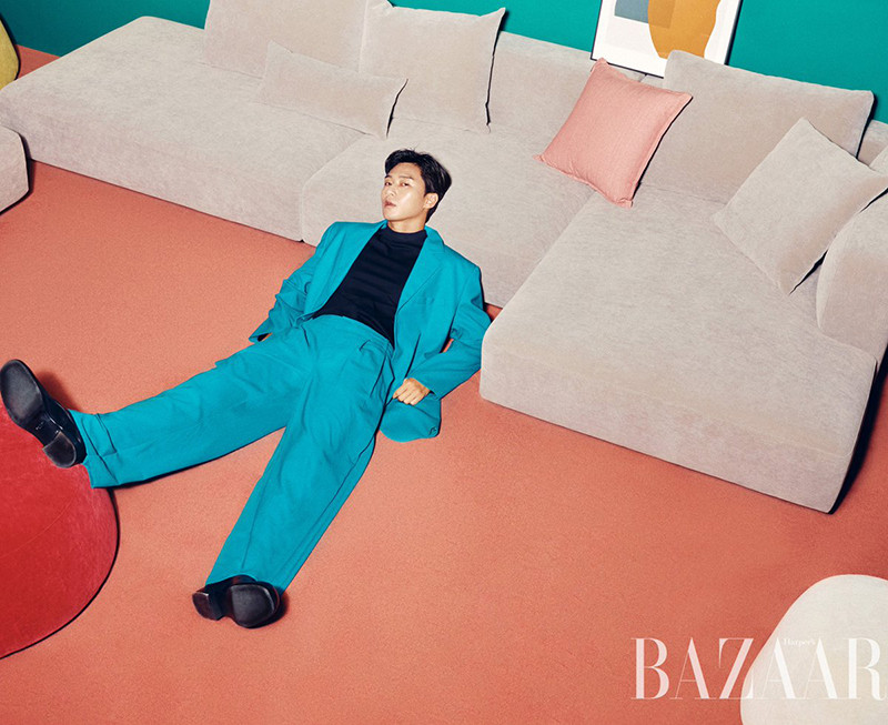 Ngắm loạt trang phục với màu sắc gây sốc của Park Seo Joon trên Harper's Bazaar Hàn ảnh 3
