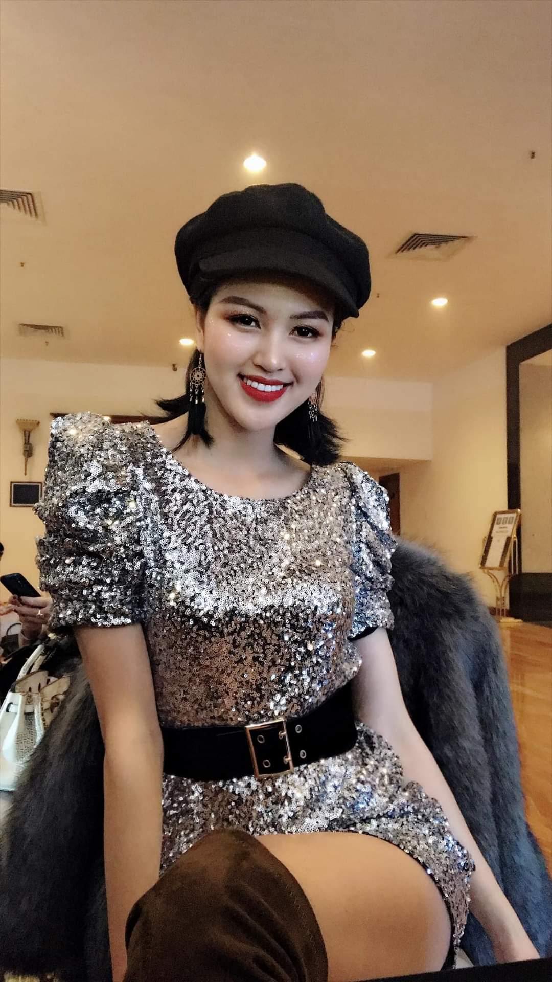 Thí sinh Hoa Hậu Việt Nam sở hữu đôi chân dài “siêu thực”, được khen vì mặc áo dài quá đẹp ảnh 4