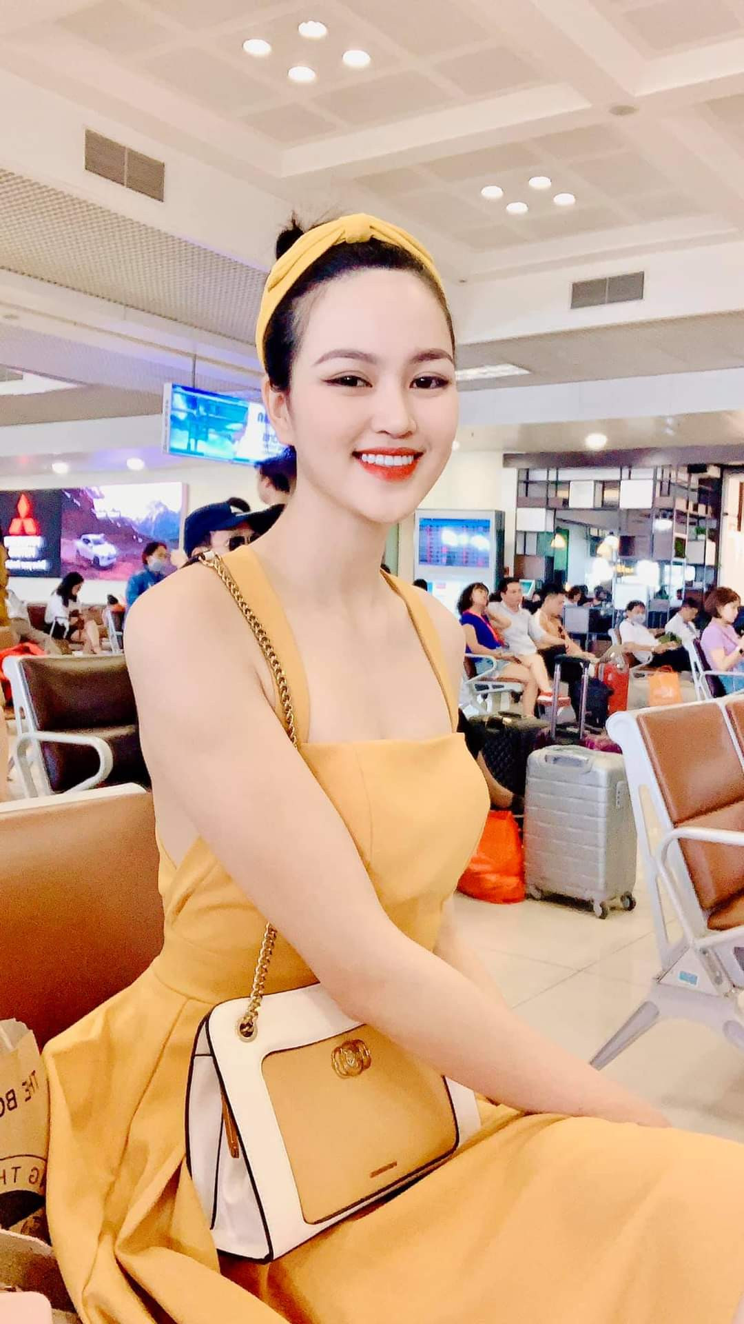 Thí sinh Hoa Hậu Việt Nam sở hữu đôi chân dài “siêu thực”, được khen vì mặc áo dài quá đẹp ảnh 7