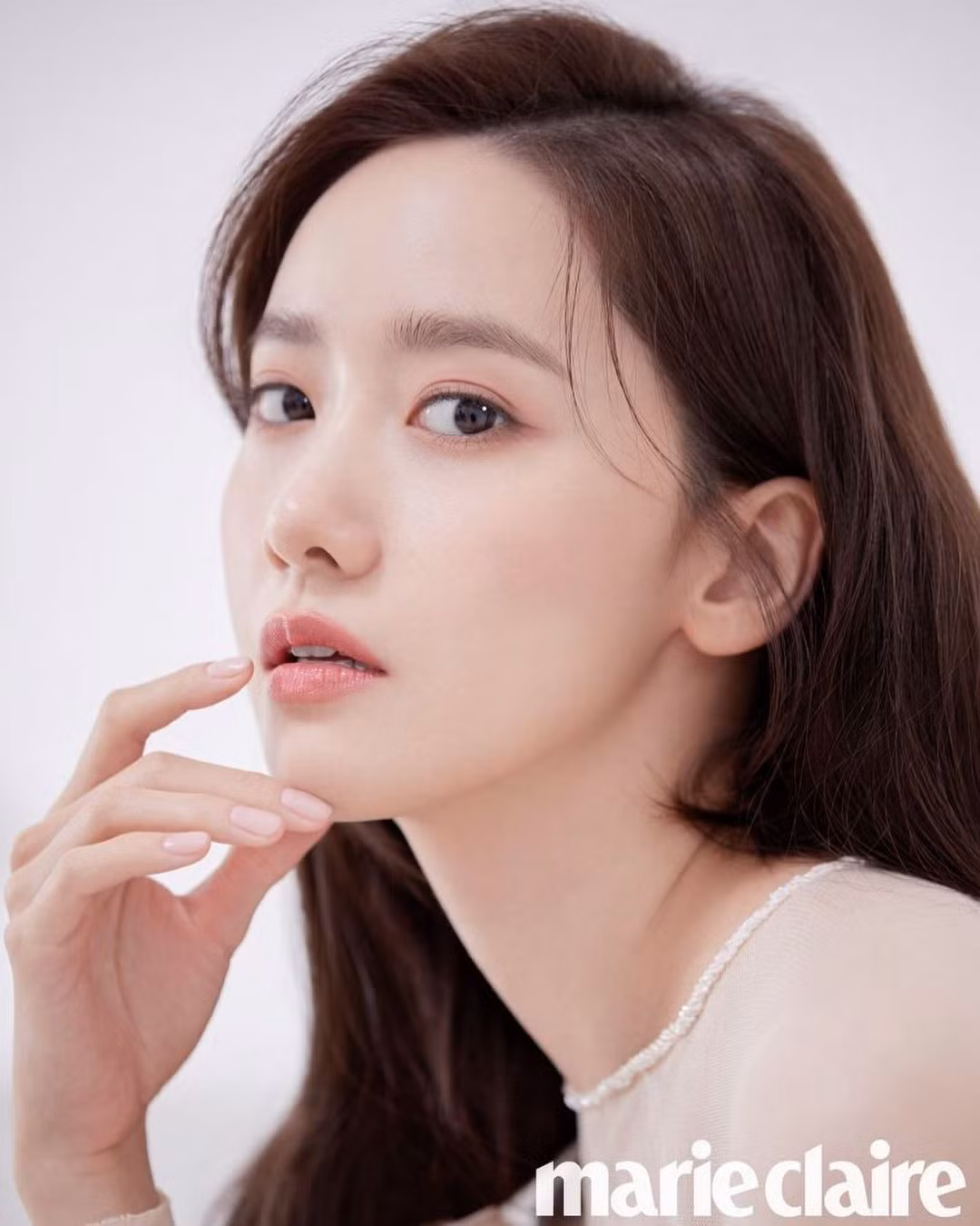 Netizen Hàn đổi danh xưng từ “nữ thần” sang “công chúa” cho Yoona chỉ vì tấm ảnh bìa này ảnh 5