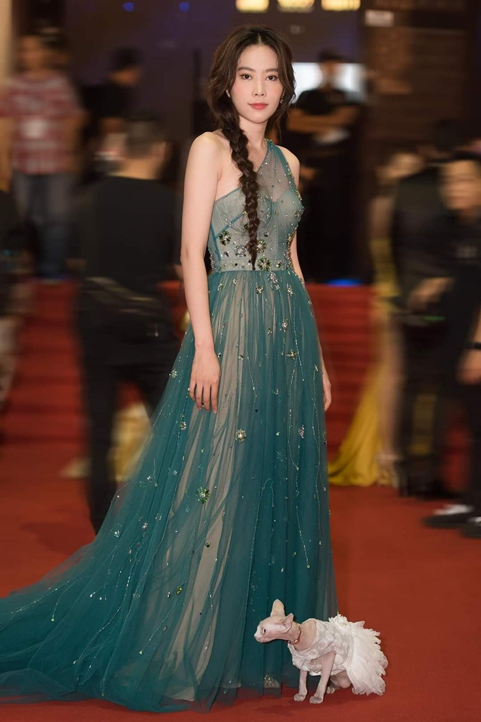 Những bộ cánh "hút like" nhất của người đẹp Nam Em trên mạng xã hội trong năm qua ảnh 7