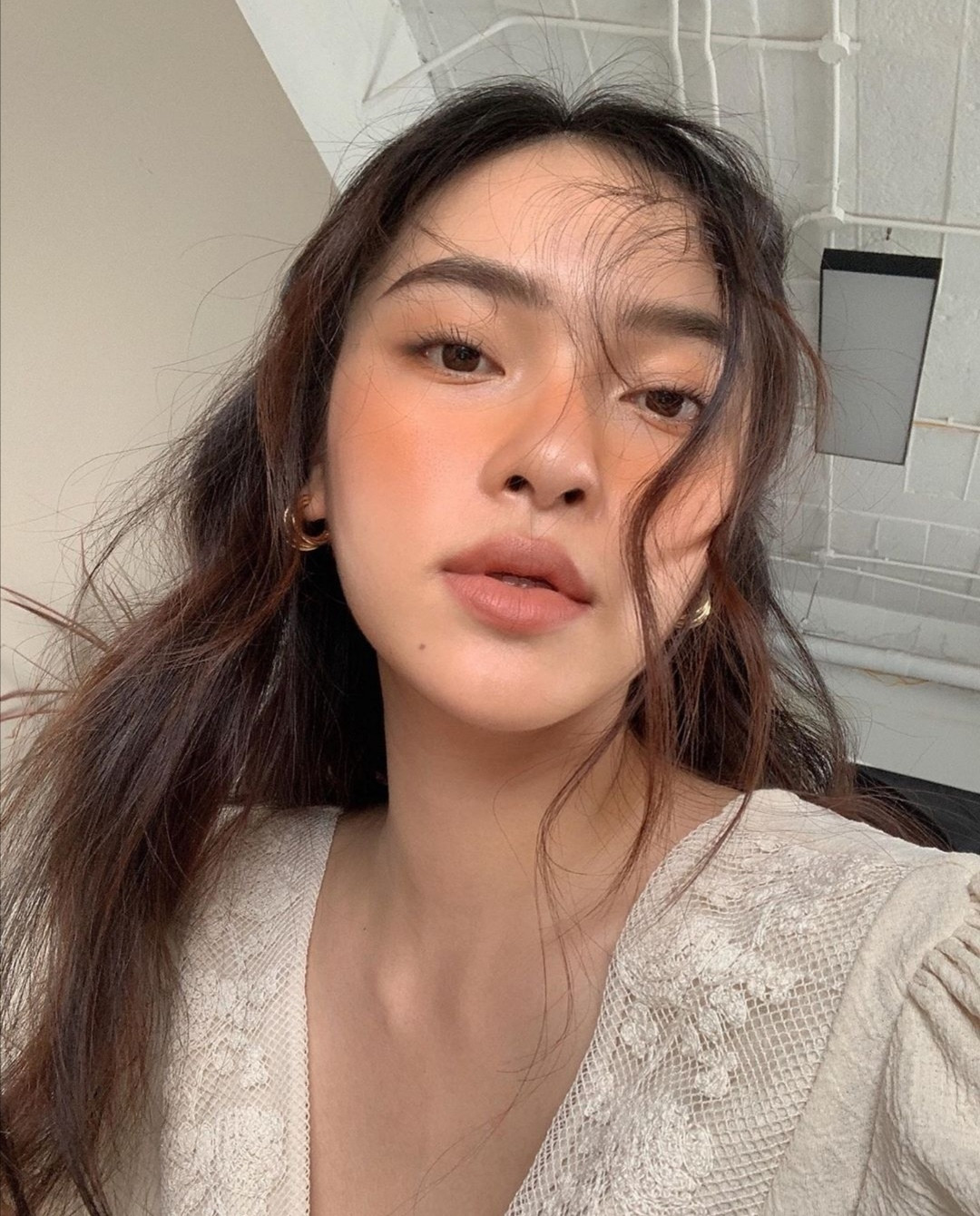 Ứng viên sáng giá Hoa Hậu Việt Nam 2020 có nét đẹp pha trộn giữa Châu Bùi và Hạ Vi là ai? ảnh 3