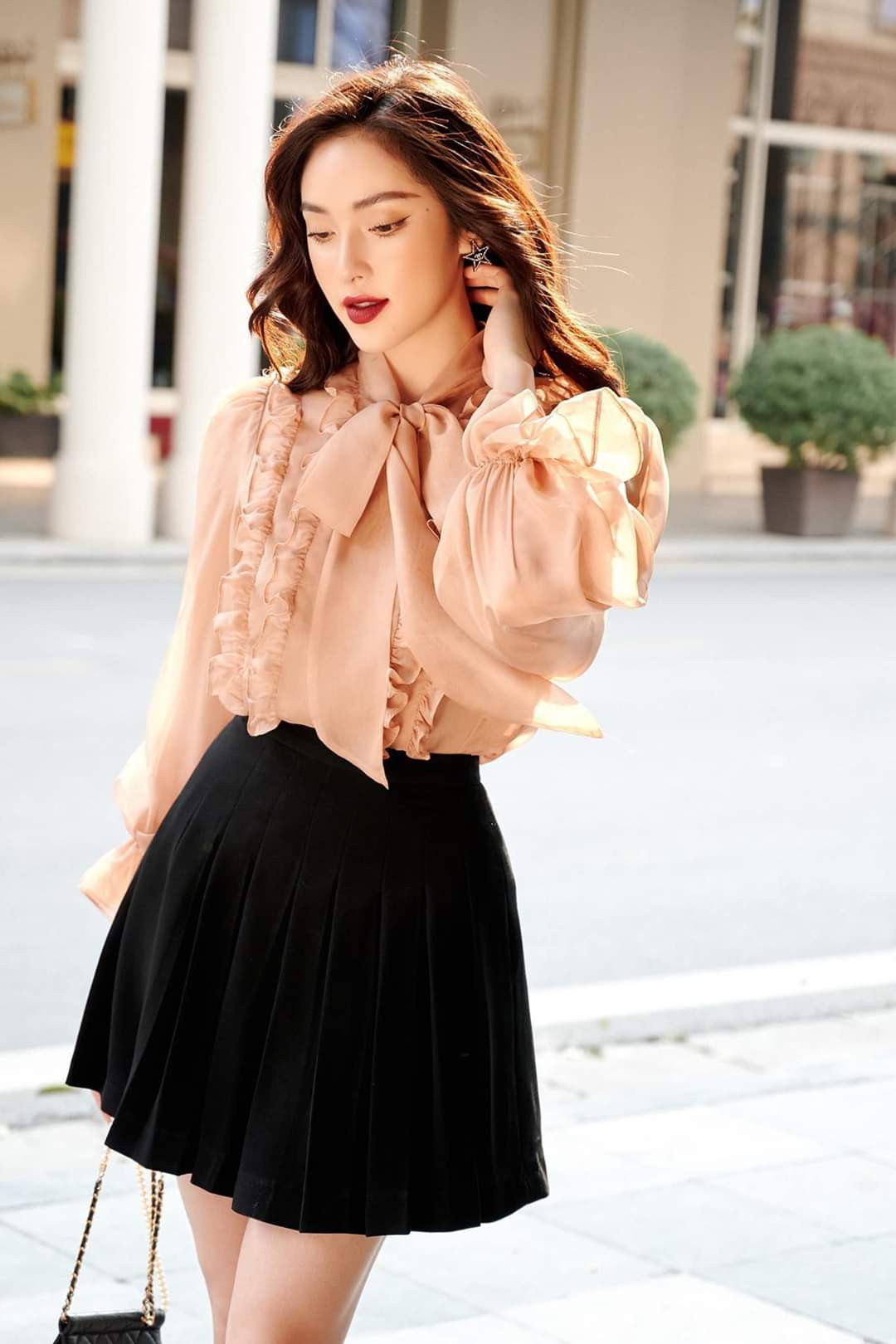 Ứng viên sáng giá Hoa Hậu Việt Nam 2020 có nét đẹp pha trộn giữa Châu Bùi và Hạ Vi là ai? ảnh 2