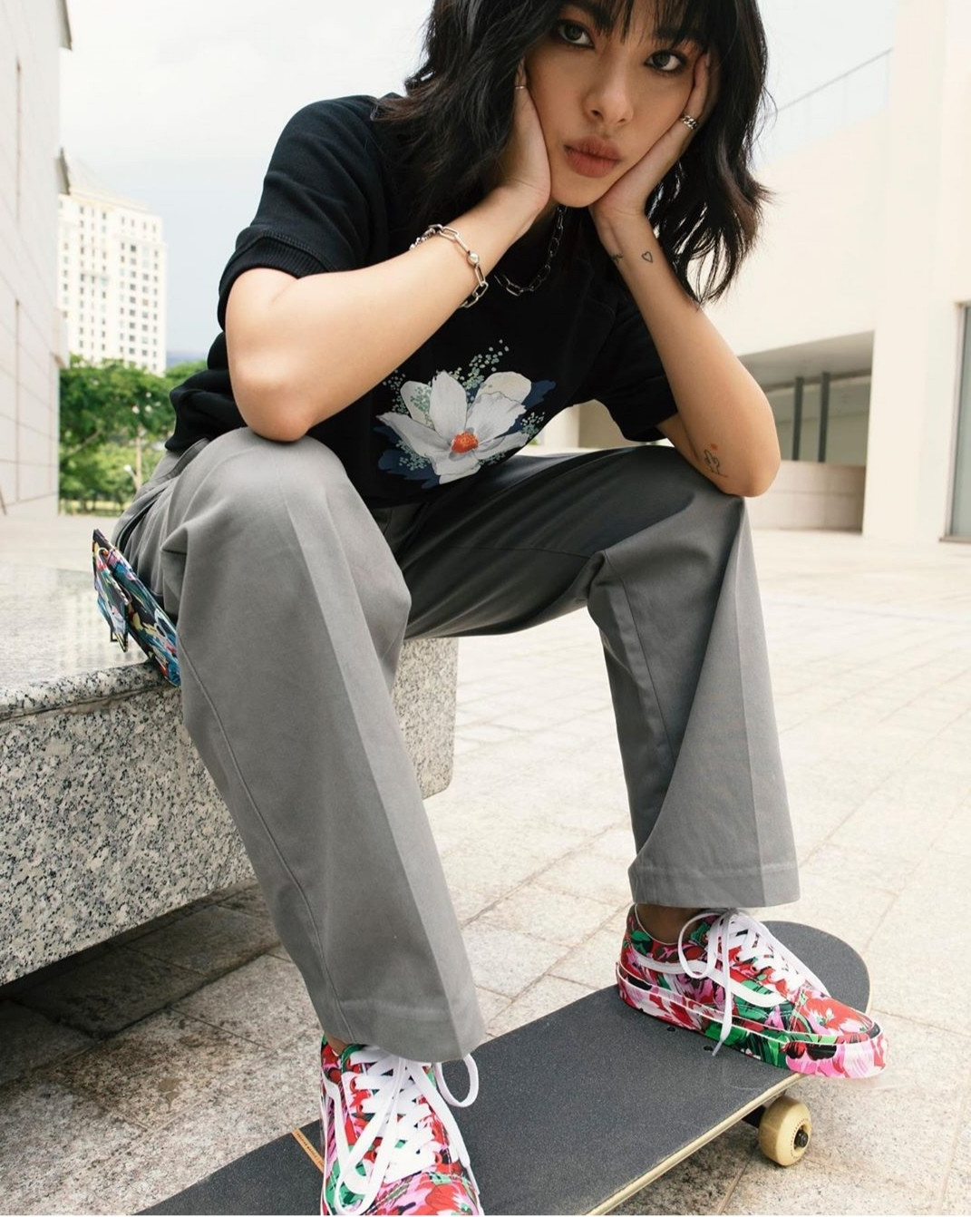 Linh Ngọc Đàm, Chi Pu, Diệu Nhi mix đồ với sneaker, “không có chất nhất, chỉ có chất hơn“ ảnh 2