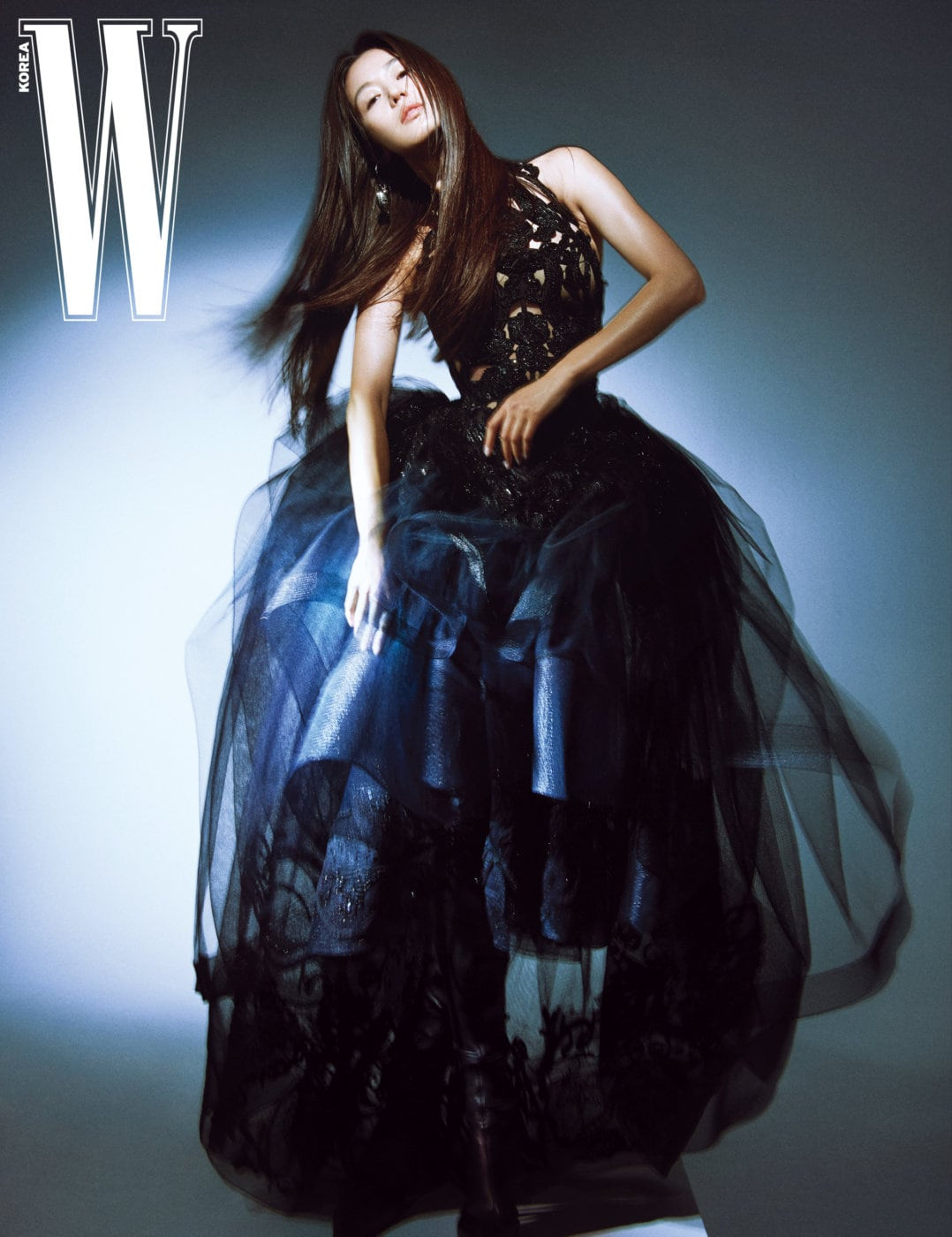 “Mợ chảnh” Jun Ji Hyun thần thái trên bìa W tháng 8, chia sẻ nội dung drama sắp tới ảnh 5