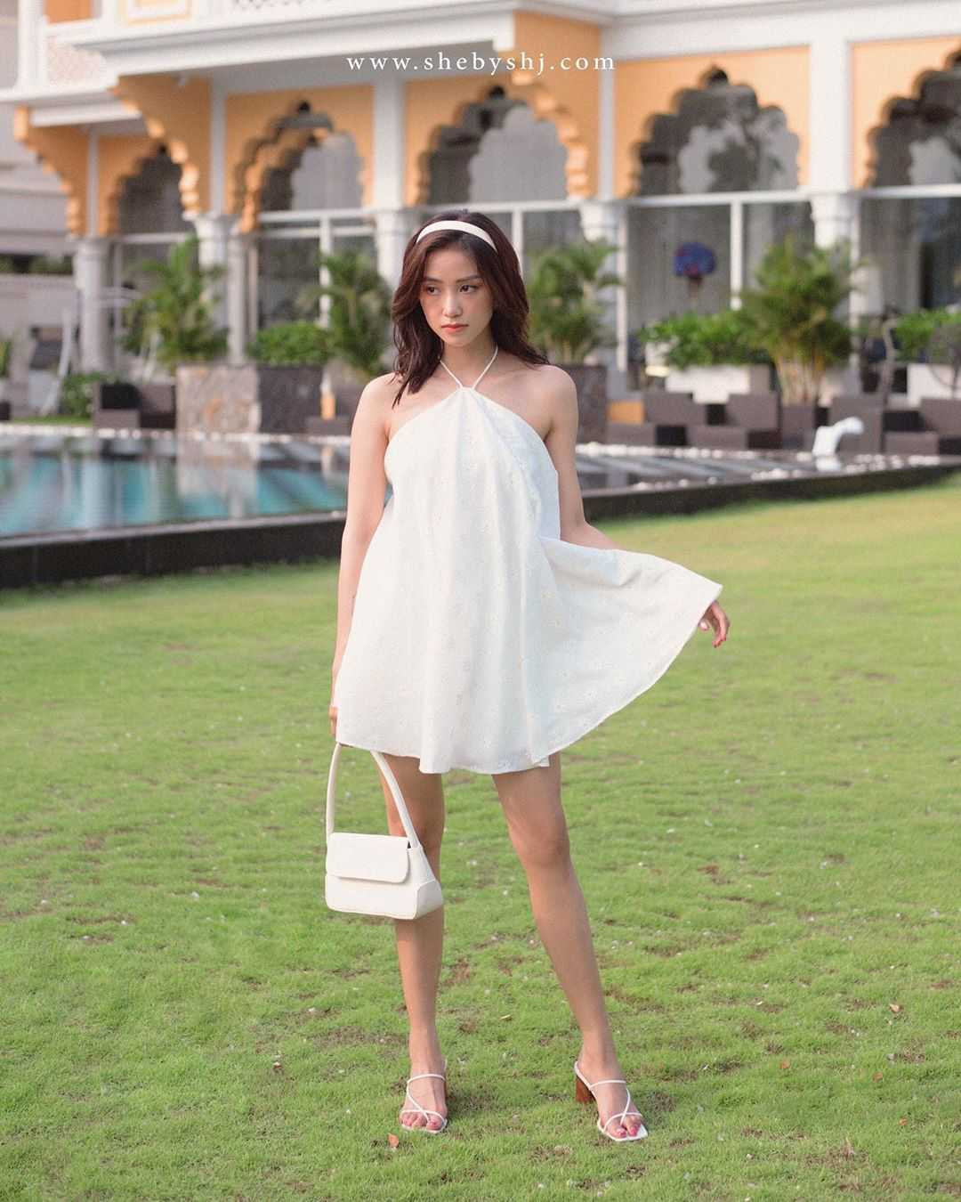 Chiếc váy yếm siêu mát mẻ khiến các hotgirl mê mẩn, không ngại “đụng hàng“ ảnh 5