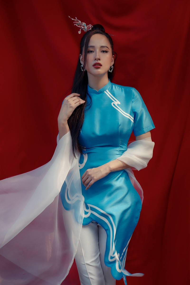 Hơn 10 năm mới mặc lại áo dài, Hoa hậu Mai Phương Thúy đẹp sắc sảo như mỹ nữ cổ trang ảnh 2