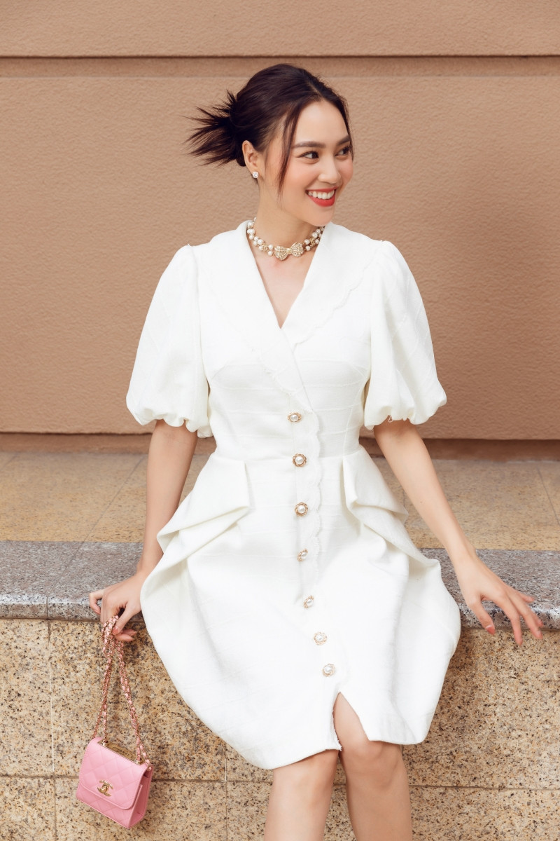 Ninh Dương Lan Ngọc đẹp sang chảnh khi dạo phố với các thiết kế rất hợp thời tiết Sài Gòn ảnh 4