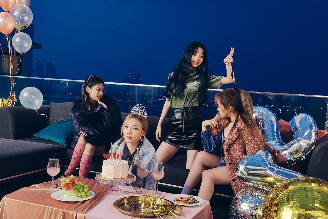 Ảnh mừng năm mới của aespa: Winter đội vương miện như hoa hậu nhưng trang phục lại lạc quẻ ảnh 3