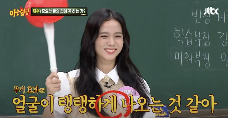 Cách Jisoo làm đẹp trước khi chụp hình nghe đơn giản nhưng lại là điều cấm kỵ với idol ảnh 2