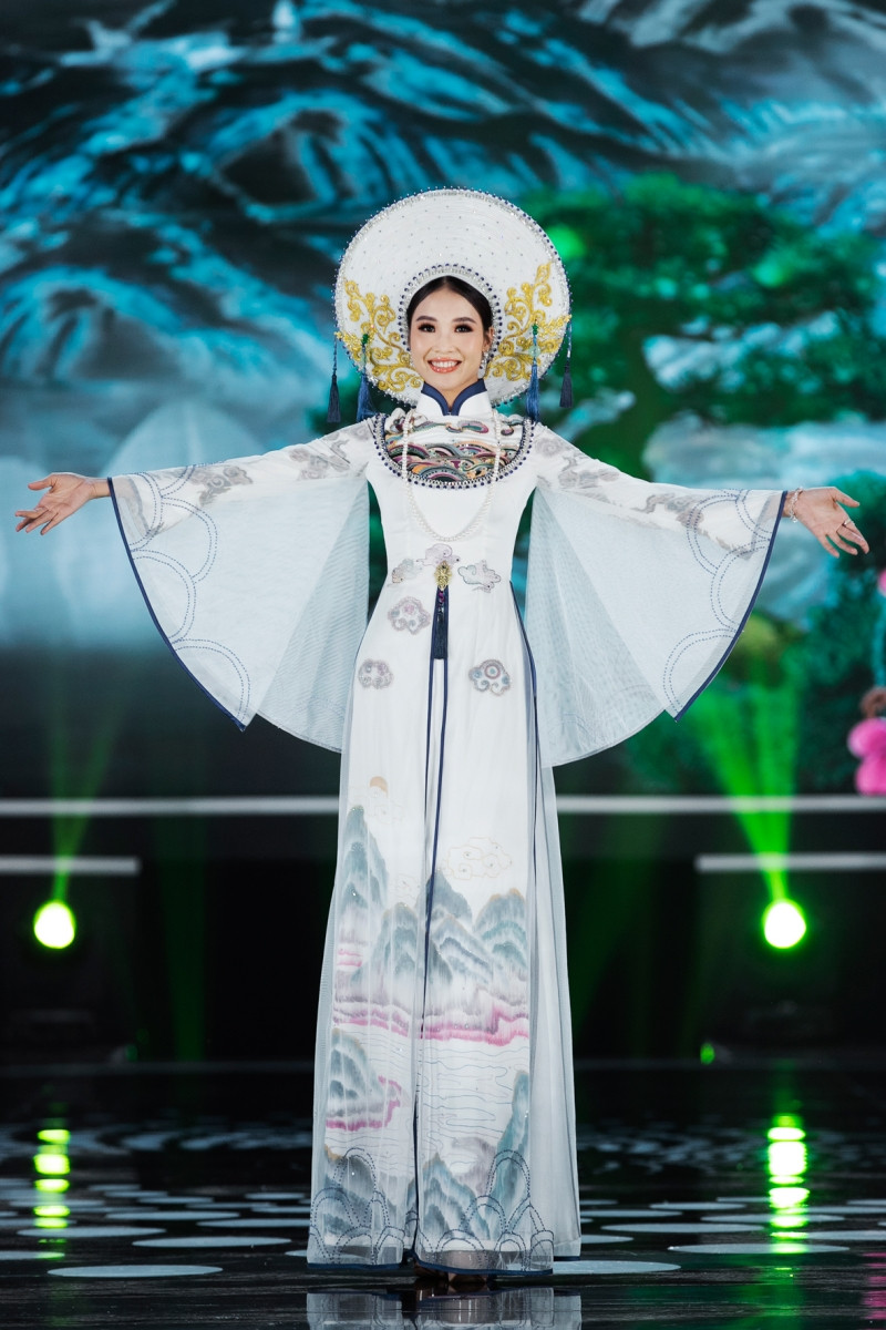 Hoa hậu Mỹ Linh ăn chay để hóa thân thành Thánh Mẫu trong màn trình diễn áo dài ảnh 7