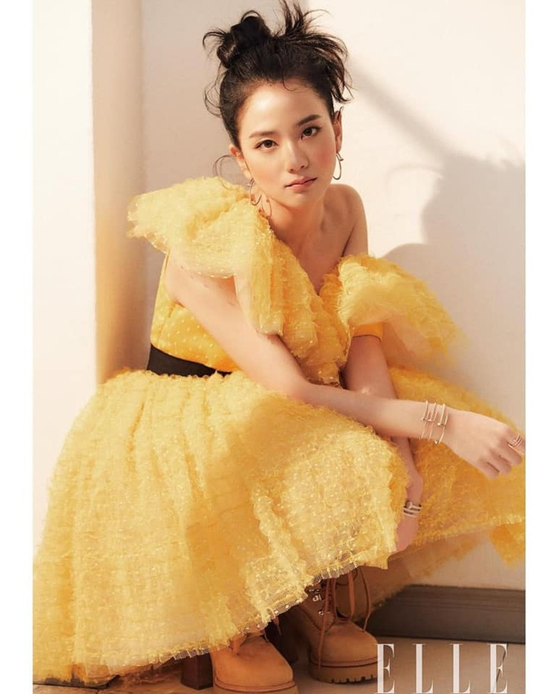 Mặc chiếc váy da bóng khó nhằn, Jisoo (BLACKPINK) “chặt đẹp” mẫu xịn của hãng ảnh 7