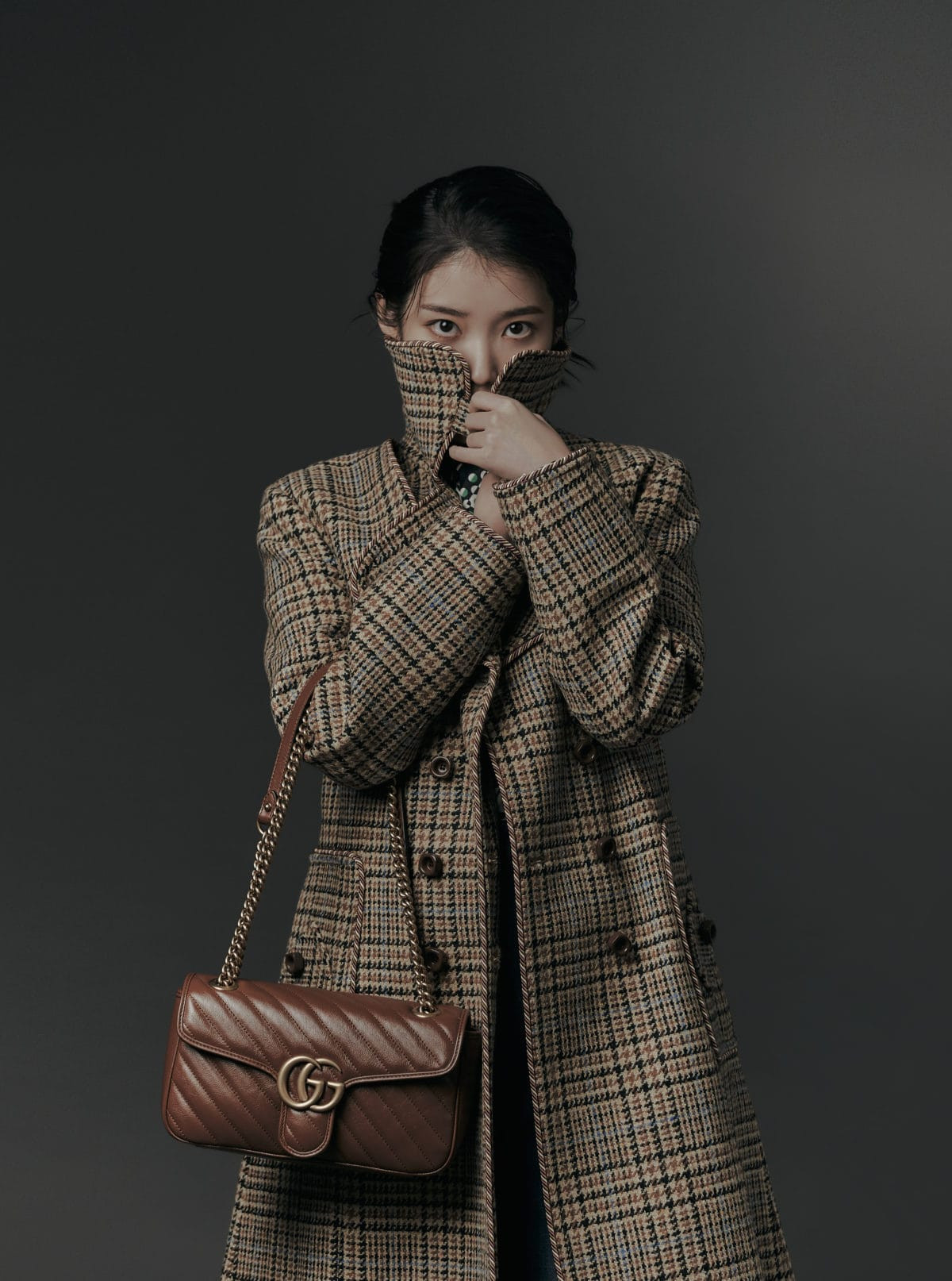 IU diện trang phục lịch lãm như một quý ông trên ấn phẩm GQ Man Of The Year ảnh 3