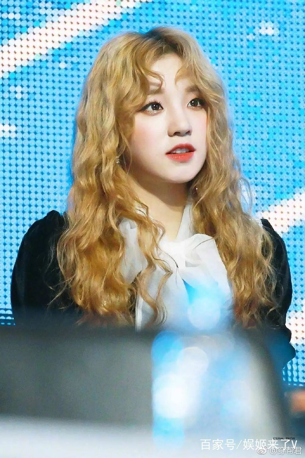 Hoá ra idol hợp với tóc xoăn dài nhất K-Pop không phải là Jisoo (BLACKPINK) hay Irene (Red Velvet) ảnh 7