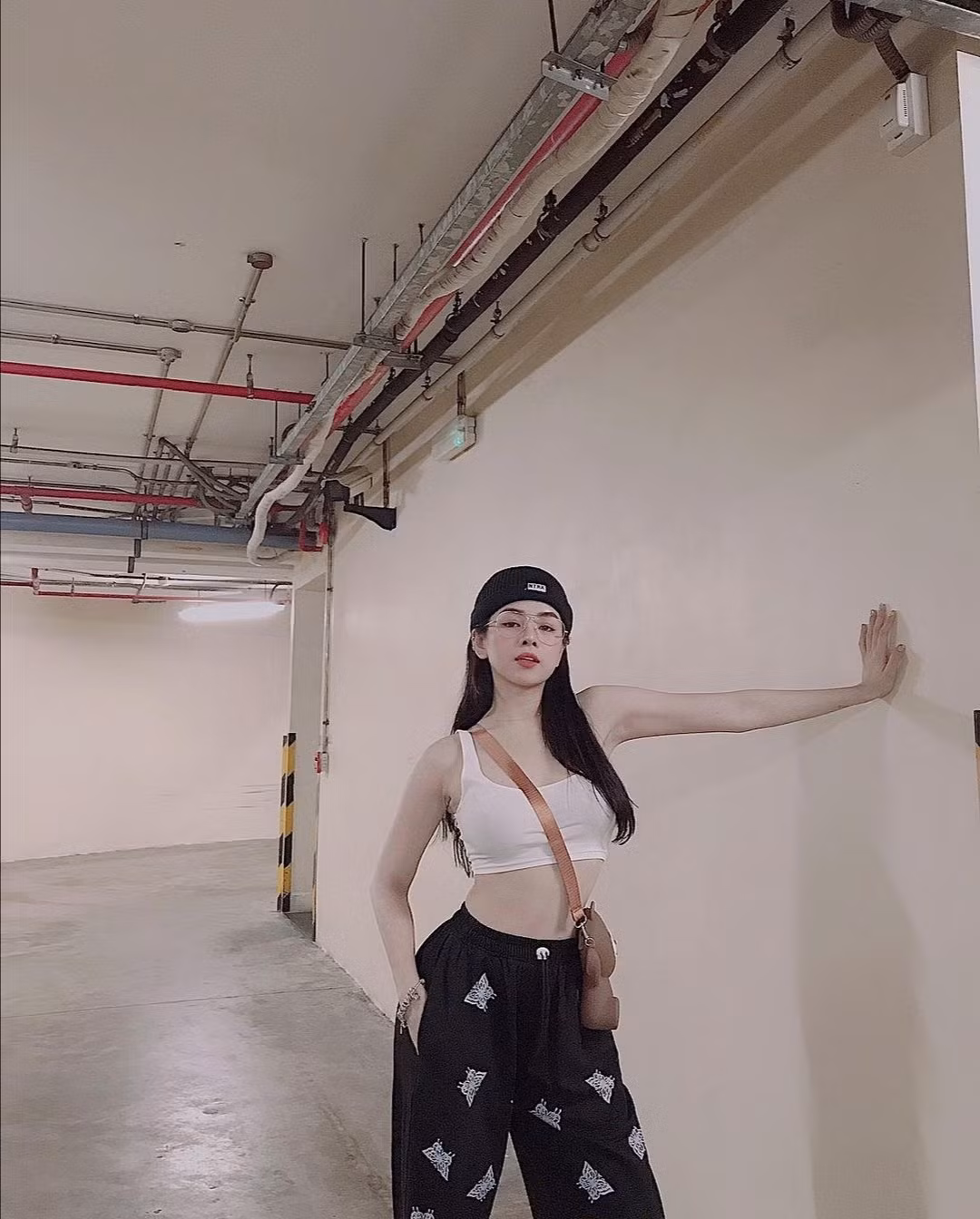 Ngắm gu thời trang chuẩn fashionista của Mie, DJ xinh đẹp của show “Rap Việt” ảnh 15