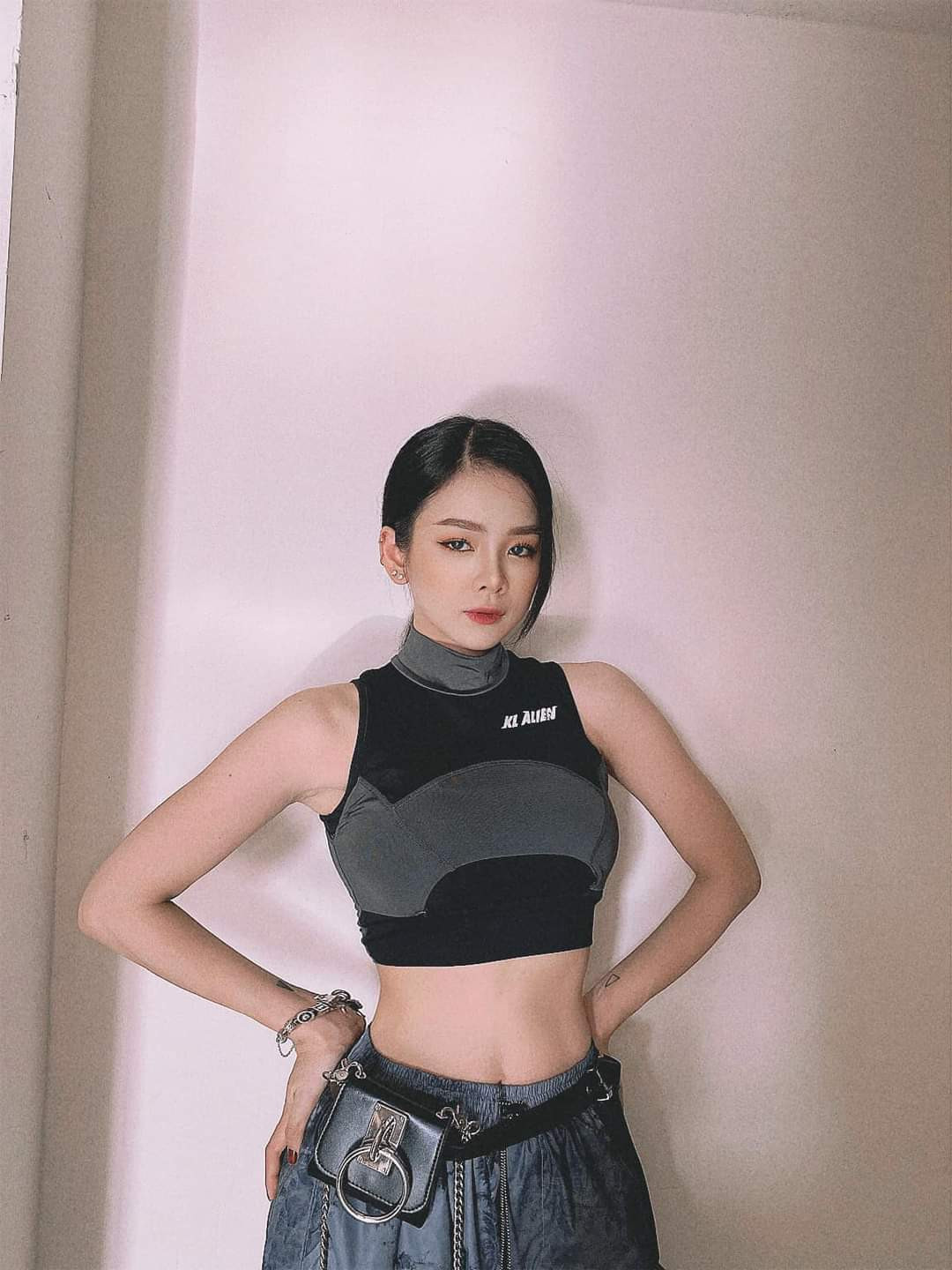 Ngắm gu thời trang chuẩn fashionista của Mie, DJ xinh đẹp của show “Rap Việt” ảnh 14