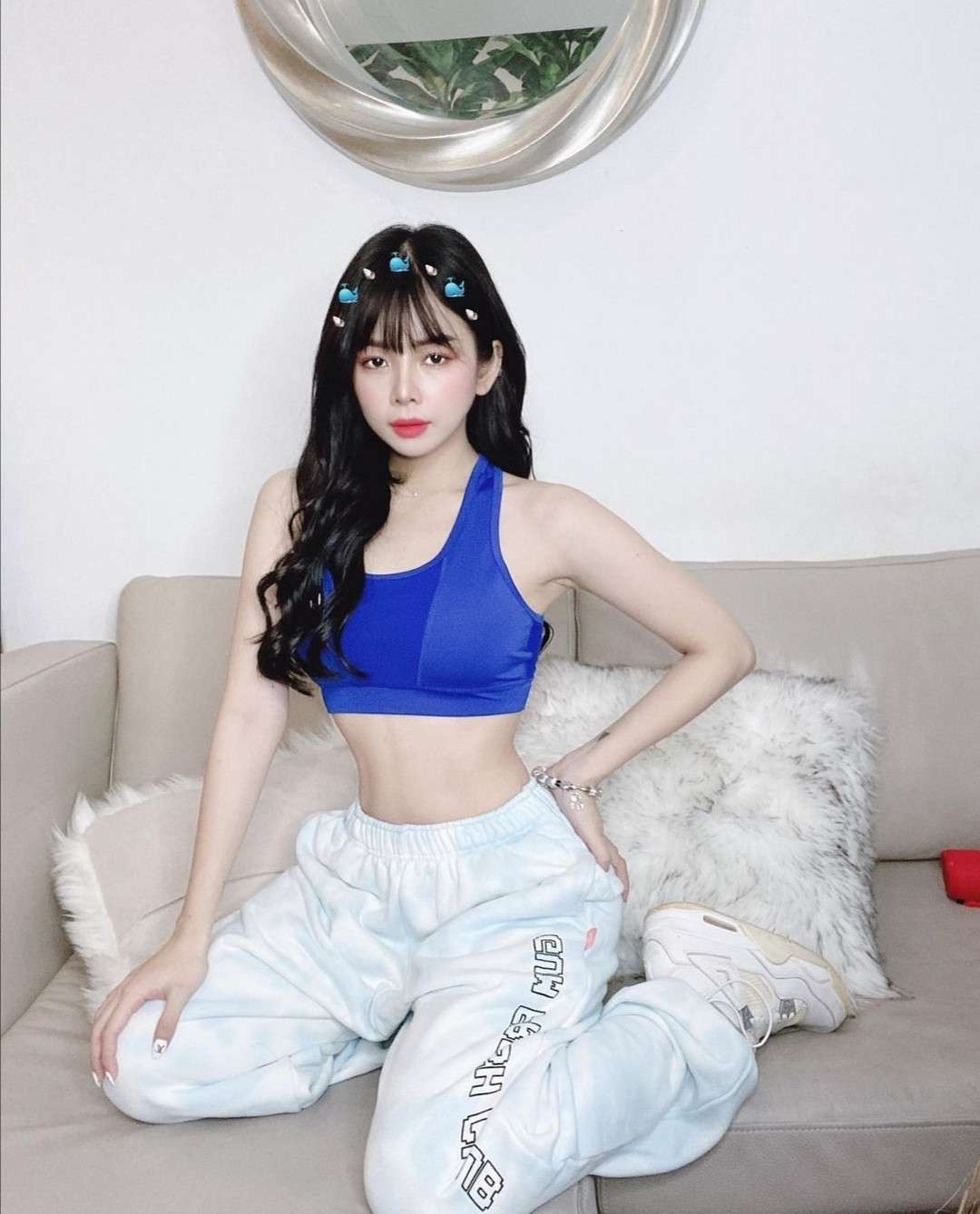 Ngắm gu thời trang chuẩn fashionista của Mie, DJ xinh đẹp của show “Rap Việt” ảnh 17