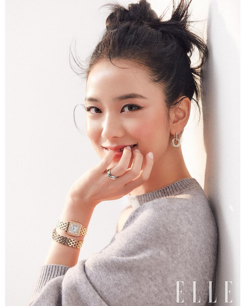 Mặc chiếc váy da bóng khó nhằn, Jisoo (BLACKPINK) “chặt đẹp” mẫu xịn của hãng ảnh 5