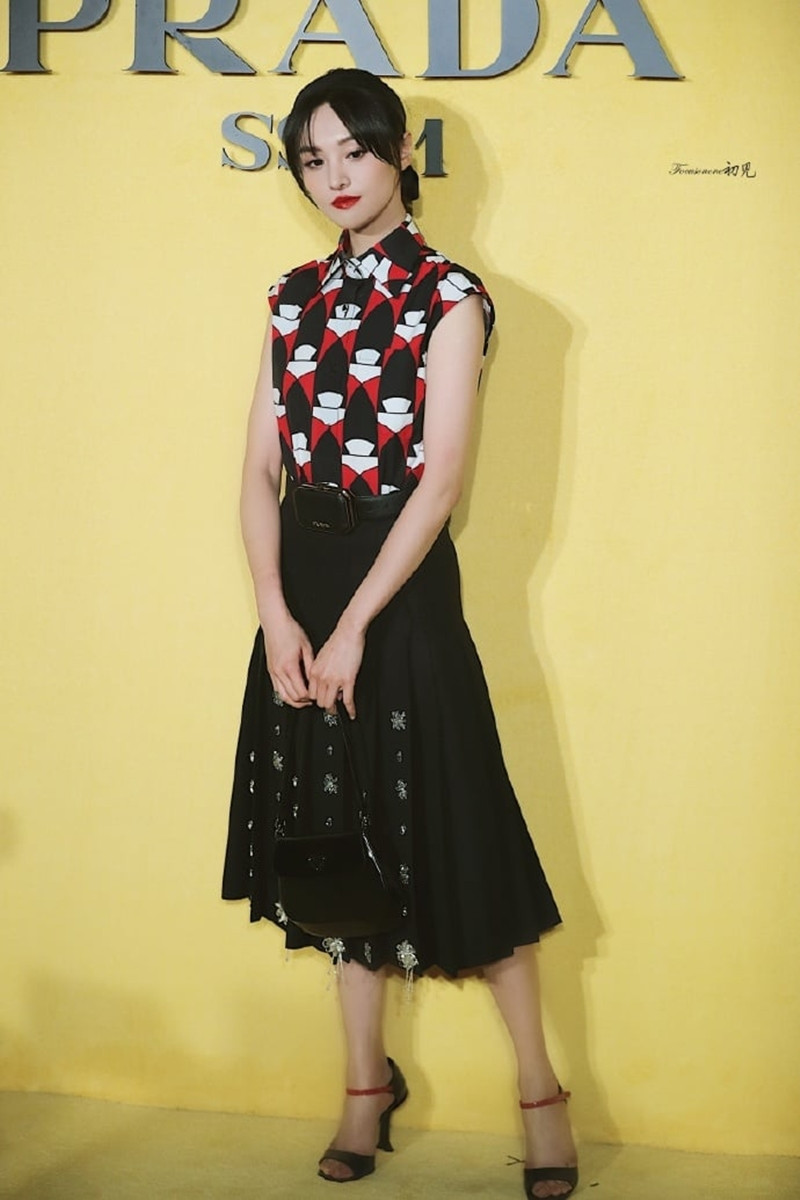 Làm đại sứ thương hiệu Prada, Trịnh Sảng đập tan lời đồn “hết thời”, nhưng vẫn bị so sánh với Irene ảnh 5