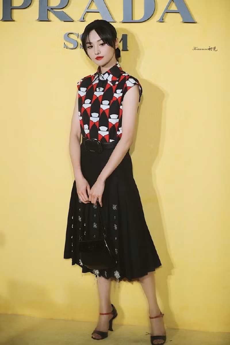 Làm đại sứ thương hiệu Prada, Trịnh Sảng đập tan lời đồn “hết thời”, nhưng vẫn bị so sánh với Irene ảnh 5
