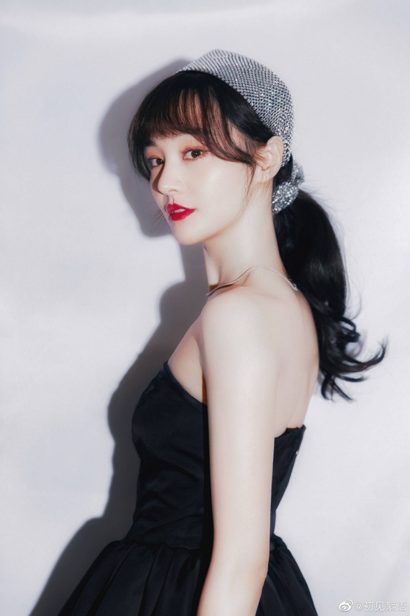 Làm đại sứ thương hiệu Prada, Trịnh Sảng đập tan lời đồn “hết thời”, nhưng vẫn bị so sánh với Irene ảnh 7