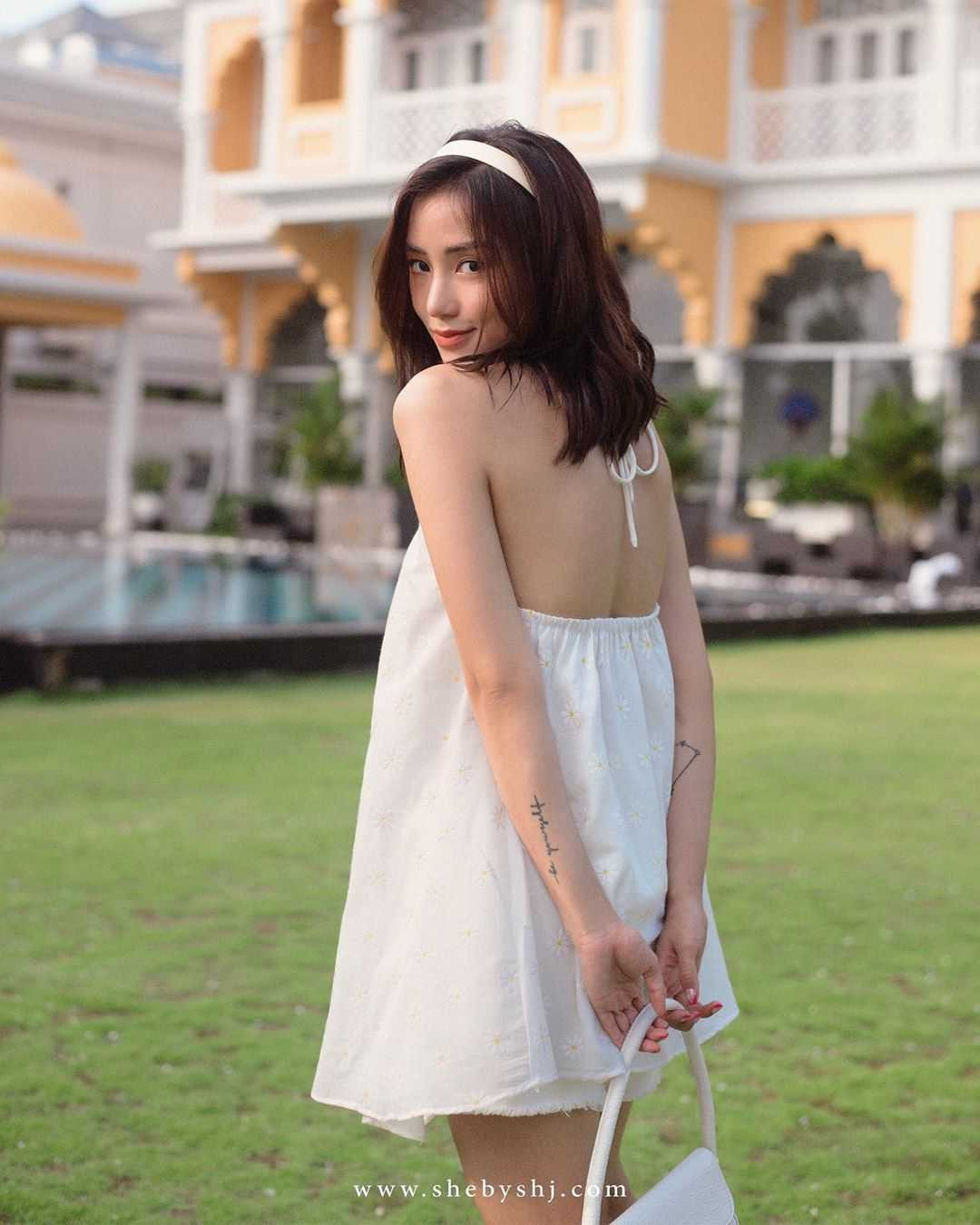 Chiếc váy yếm siêu mát mẻ khiến các hotgirl mê mẩn, không ngại “đụng hàng“ ảnh 6