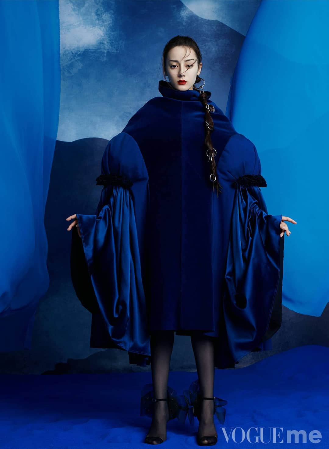 Địch Lệ Nhiệt Ba khẳng định "đẳng cấp lưu lượng" với bộ ảnh mới trên tạp chí VOGUEme ảnh 6