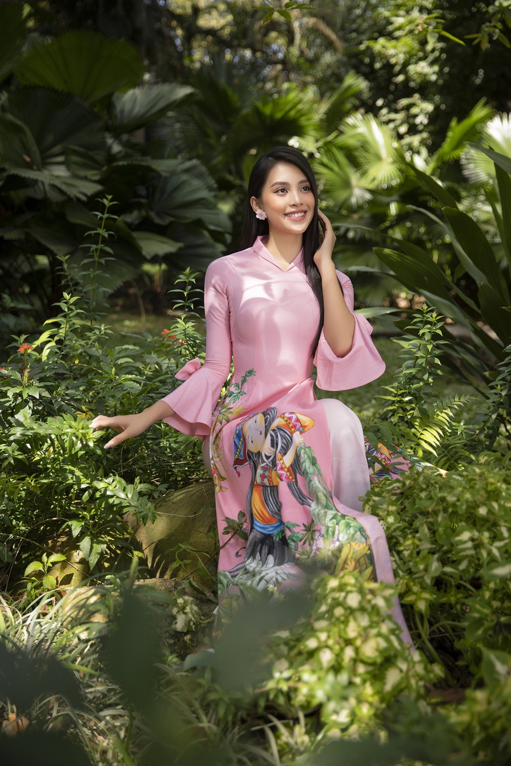 Hoa hậu Tiểu Vy dự đoán xu hướng áo dài Tết độc đáo, có thể sẽ là "hot trend" năm nay ảnh 7