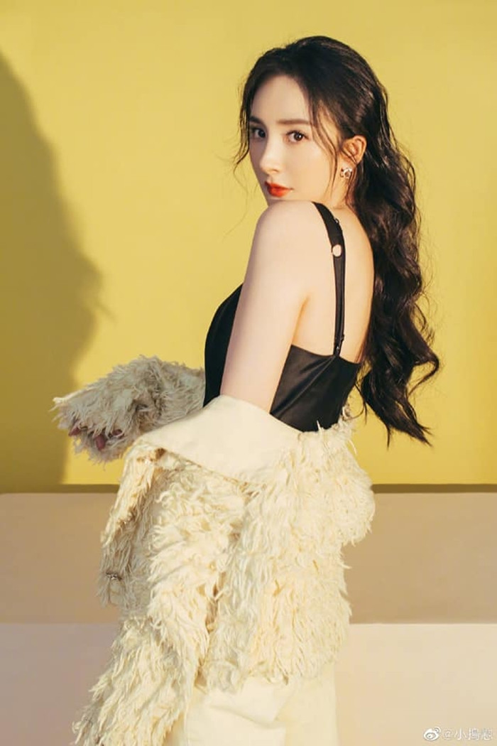 Dương Mịch bị chê thiếu sáng tạo khi mặc đồ đụng hàng “mỹ nam Chanel” Vương Nhất Bác ảnh 6