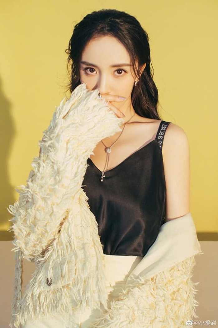 Dương Mịch bị chê thiếu sáng tạo khi mặc đồ đụng hàng “mỹ nam Chanel” Vương Nhất Bác ảnh 5