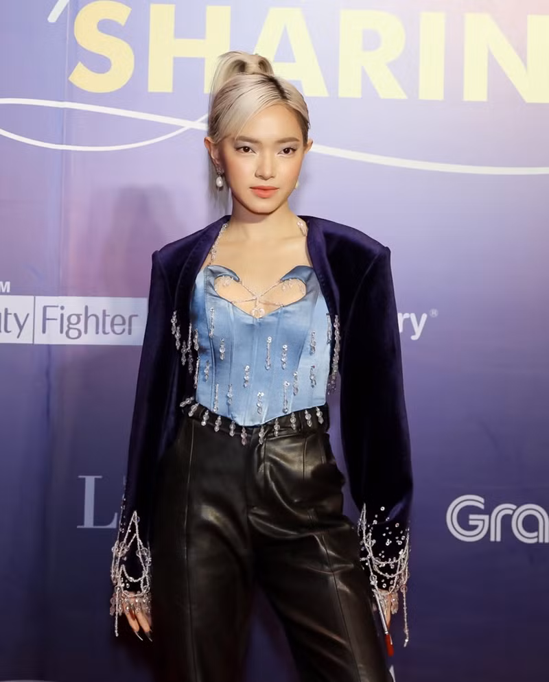 Trân Đài, Tường Vi và dàn người đẹp chuyển giới xuất hiện lộng lẫy trên thảm đỏ "Ngôi sao của năm" ảnh 12