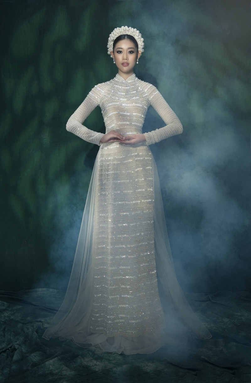 Hoa hậu Khánh Vân đẹp như công chúa bước ra từ truyện cổ tích trong bộ ảnh áo dài ảnh 2