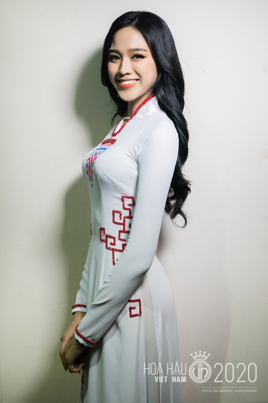 Cận cảnh nhan sắc Hoa hậu Đỗ Thị Hà và hai Á hậu trong hậu trường đêm Chung kết ảnh 3