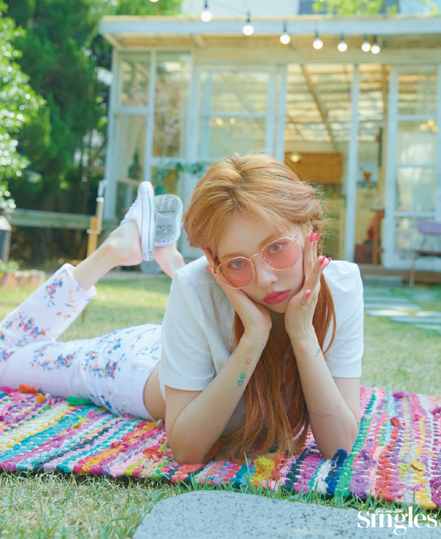 “Nữ hoàng gợi cảm” HyunA khoe nhan sắc tươi tắn đầy sức sống trên tạp chí Singles Hàn ảnh 6