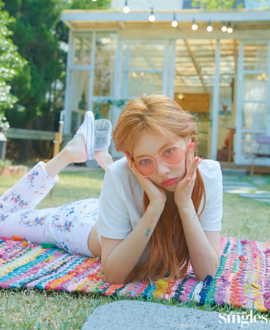 “Nữ hoàng gợi cảm” HyunA khoe nhan sắc tươi tắn đầy sức sống trên tạp chí Singles Hàn ảnh 6